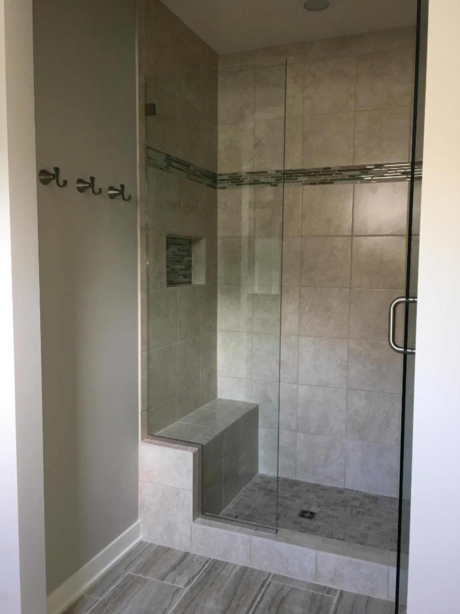 3427 Dunns Ridge, Unit 45 Kalamazoo, MI 49009 - Photo 18 of 28 Ceramic master shower with bench