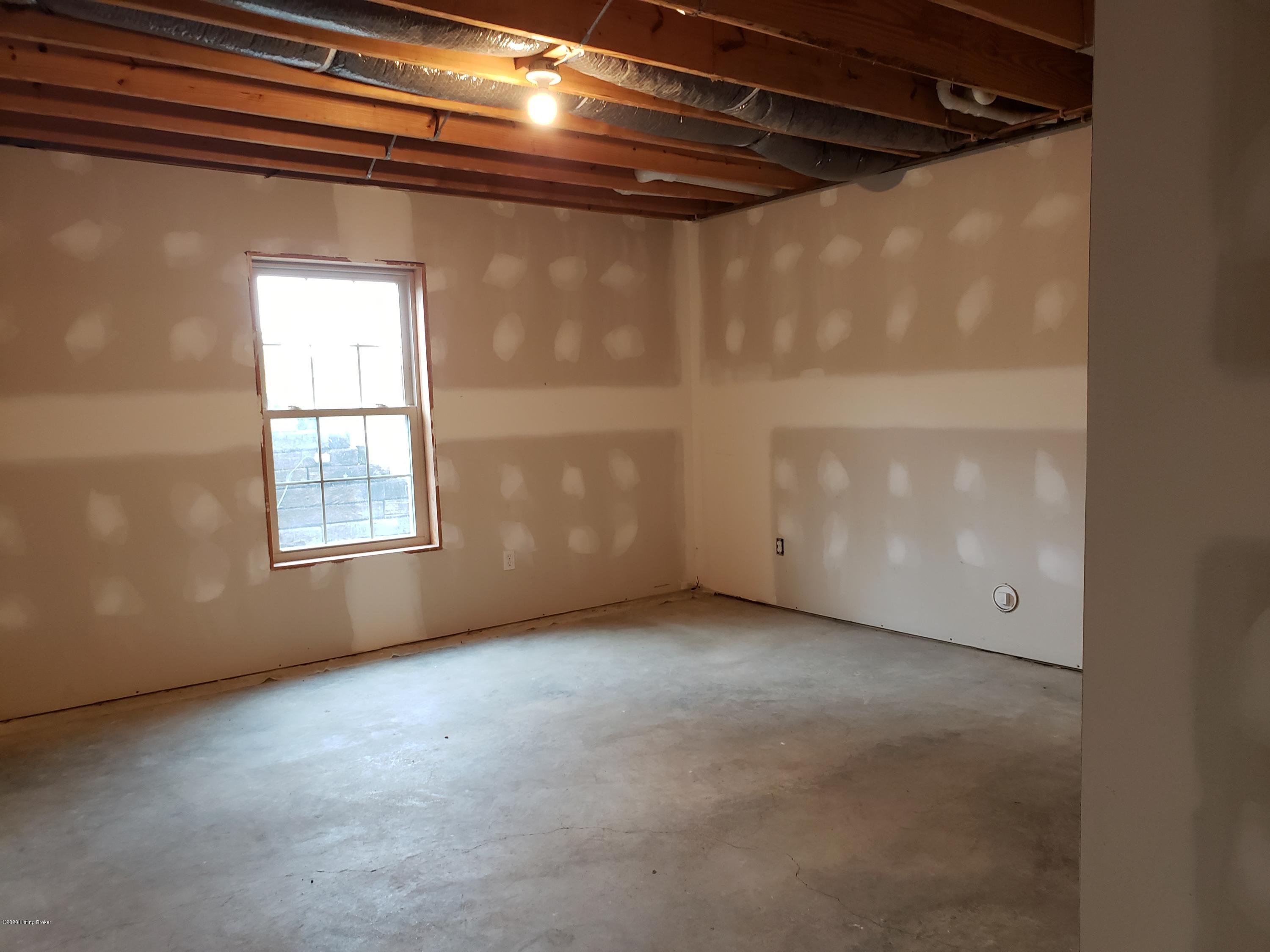 2607 Croake Station Road Springfield, KY 40069 - Photo 21 of 30 2607 BSMT ROOM