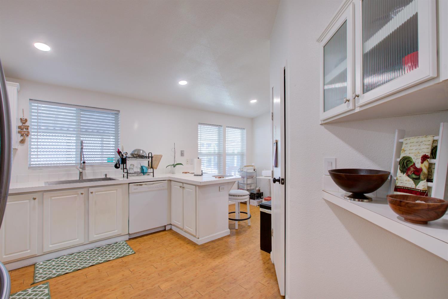 6450 North Winton Way, Unit 76 Winton, CA 95301 - Photo 18 of 36 a kitchen with sink and cabinets