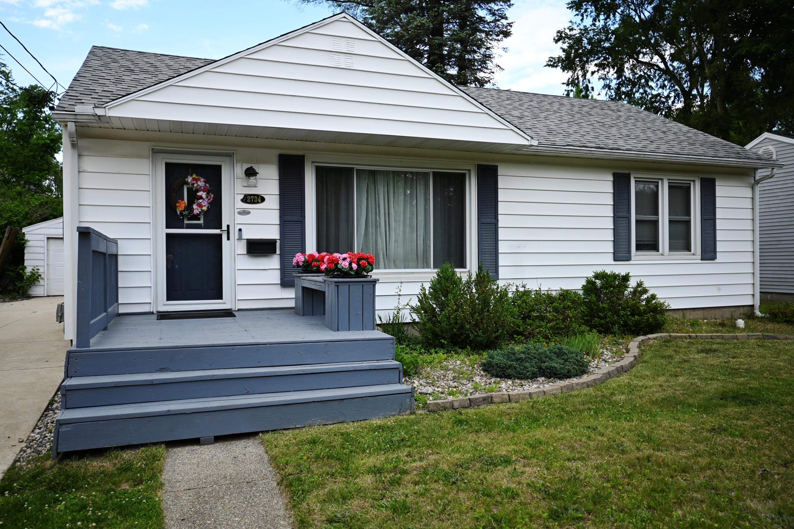 2734 Wellington Road Kalamazoo, MI 49008 - Photo 1 of 44 DSC_0168