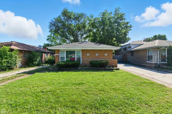 $2,950 | 14635 Woodlawn Avenue, Dolton, IL 60419