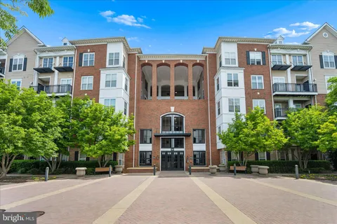 $340,000 | 501 Hungerford Drive, Unit 139, Rockville, MD 20850