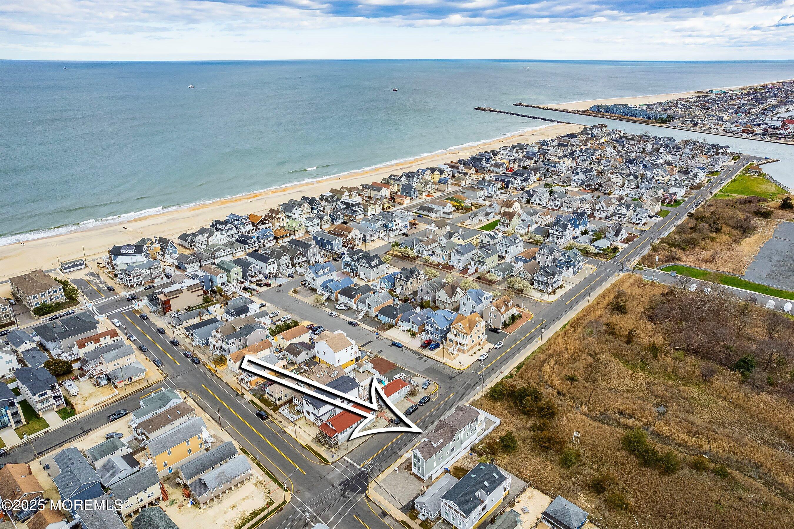 543 Brielle Road Manasquan, NJ 08736 - Photo 5 of 36 a view of a building