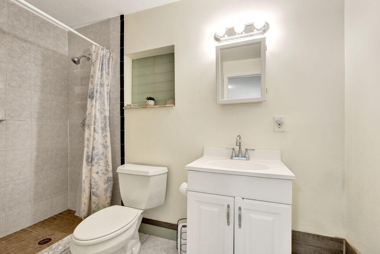 1718 Ridge Road North Palm Beach, FL 33408 - Photo 23 of 38 DSC09114