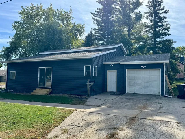 $120,000 | 302 9th Street South, Olivia, MN 56277