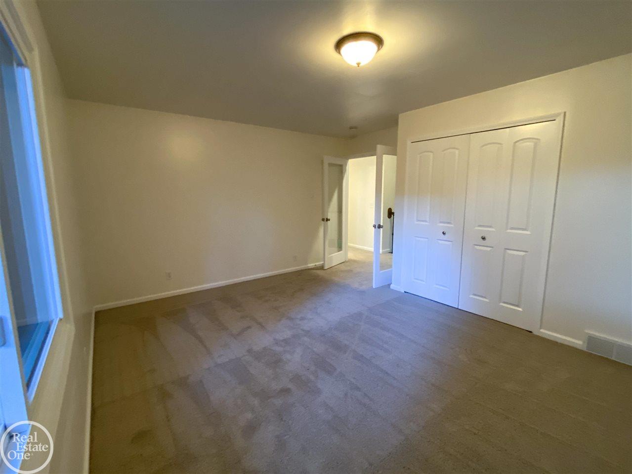 1501 Rochingham Drive Rochester, MI 48309 - Photo 39 of 59 50047101-38.JPG