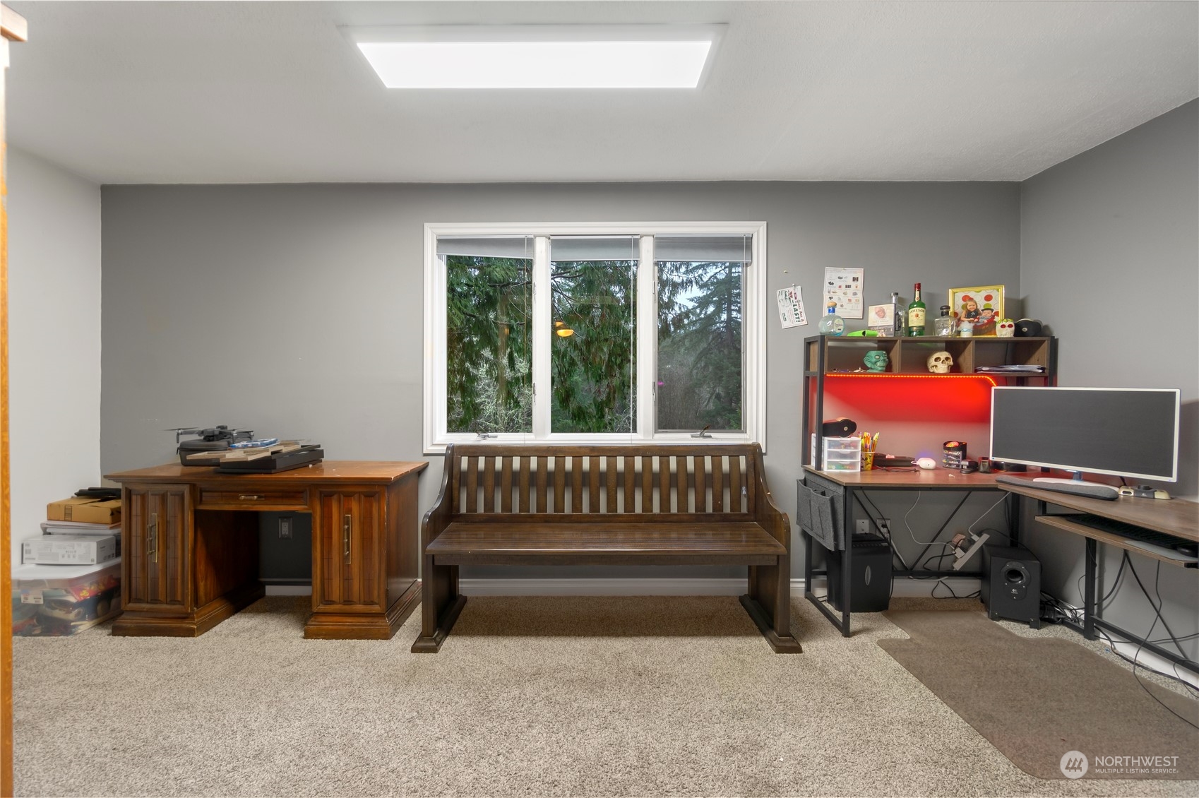 2712 Seminary Hill Road Centralia, WA 98531 - Photo 18 of 40 a workspace with a window