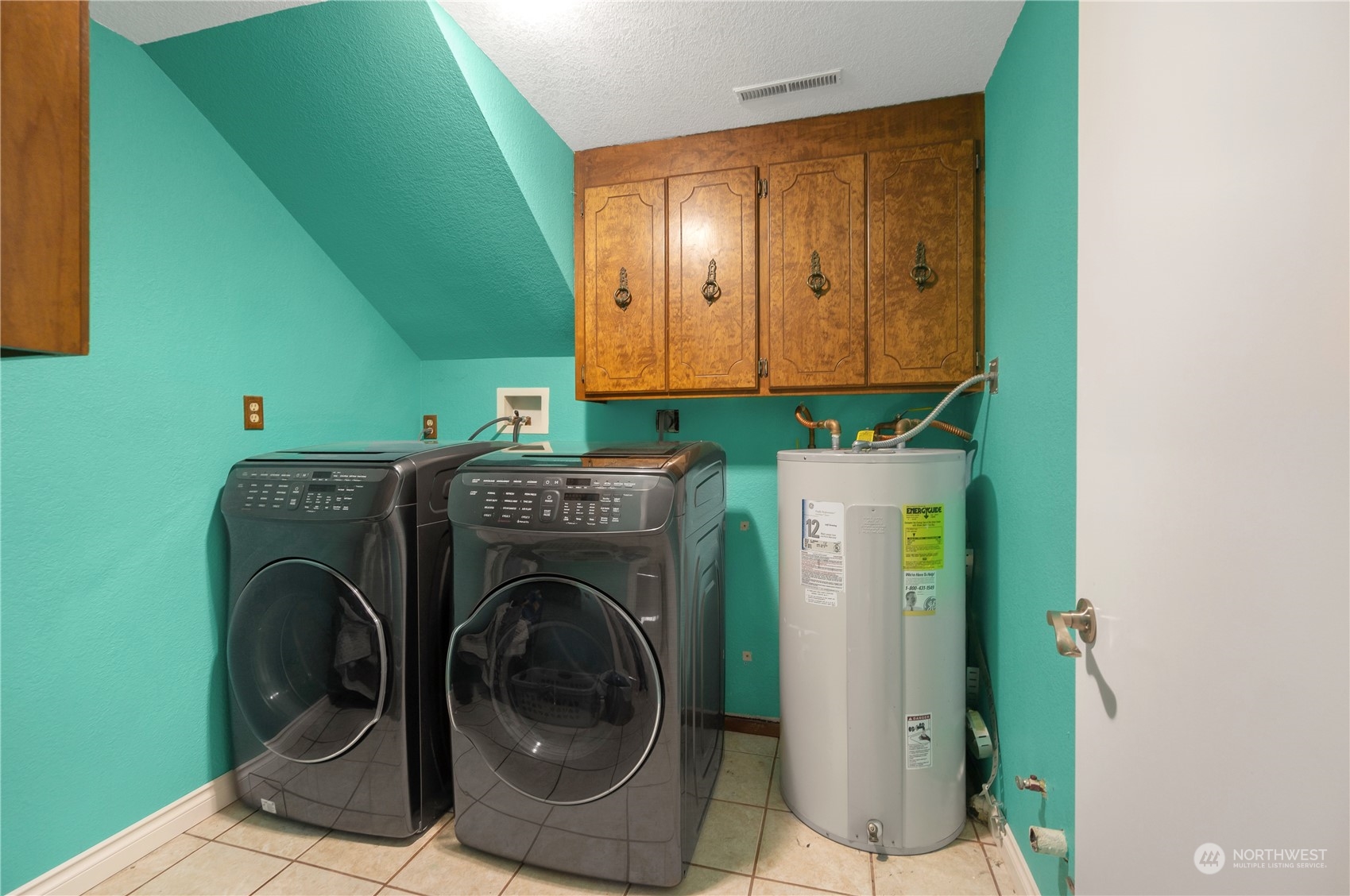 2712 Seminary Hill Road Centralia, WA 98531 - Photo 29 of 40 a utility room with dryer and washer