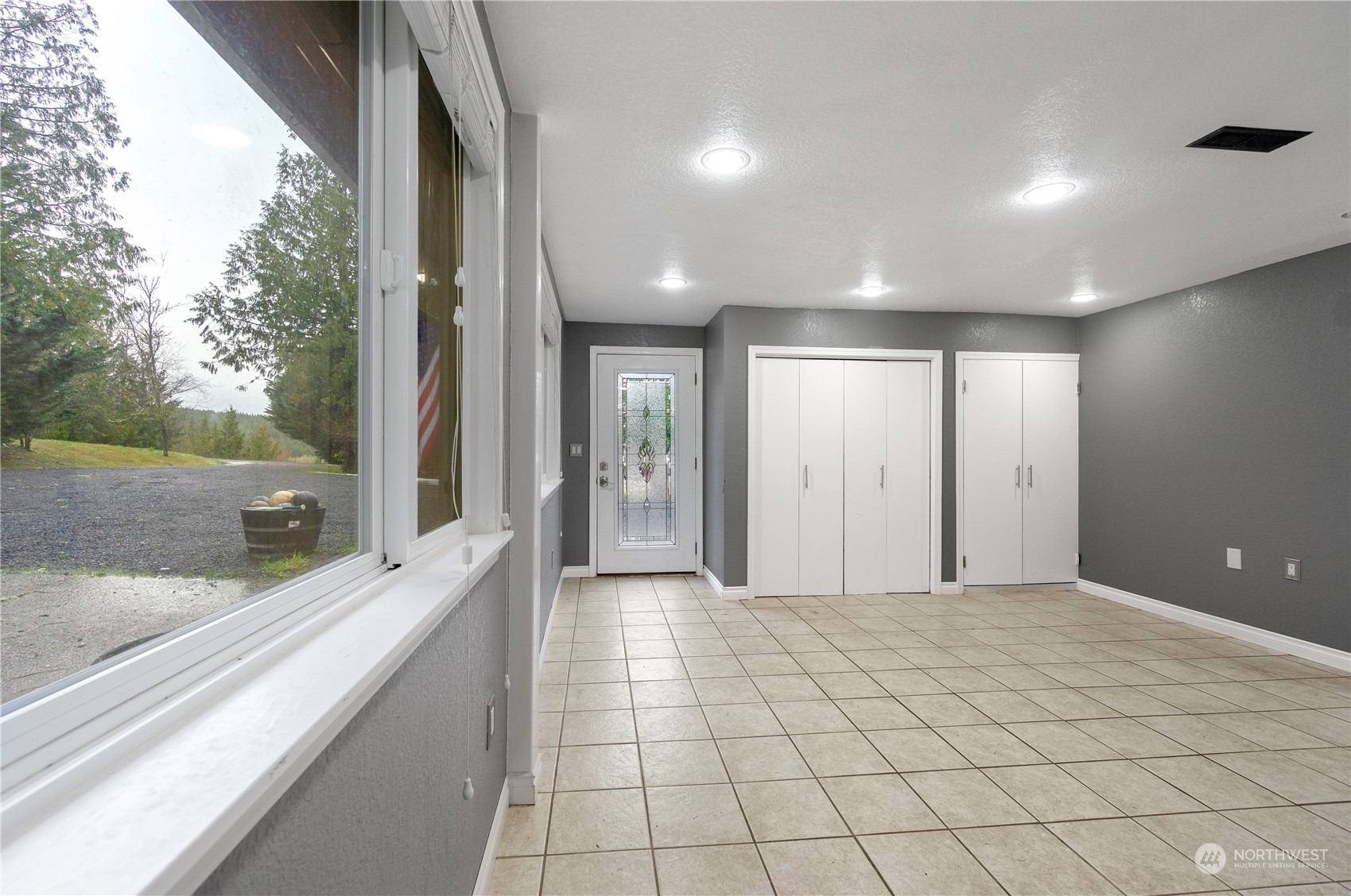 2712 Seminary Hill Road Centralia, WA 98531 - Photo 32 of 40 a spacious bathroom with a large mirror and shower