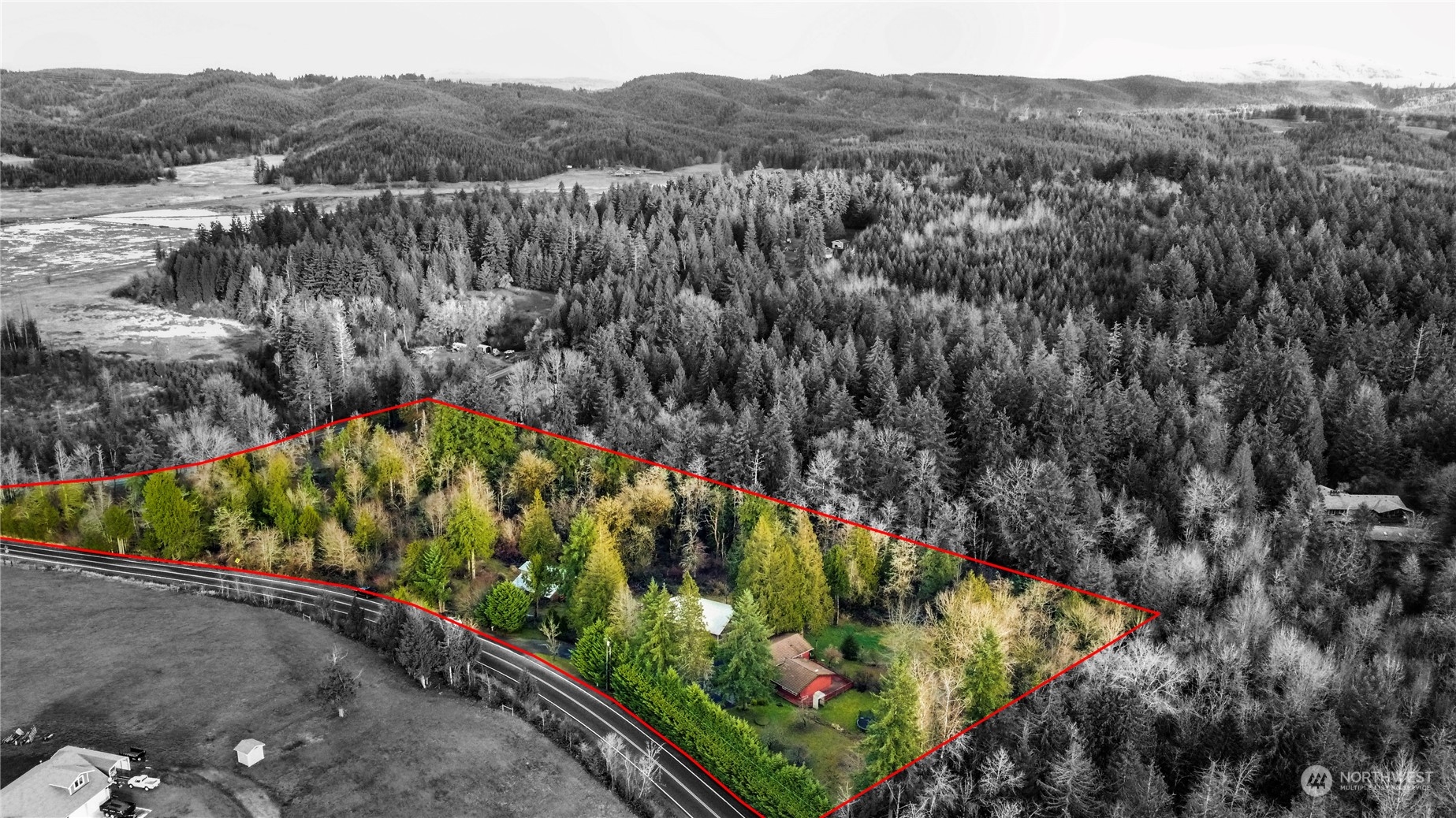 2712 Seminary Hill Road Centralia, WA 98531 - Photo 7 of 40 a view of a garden with a flower garden