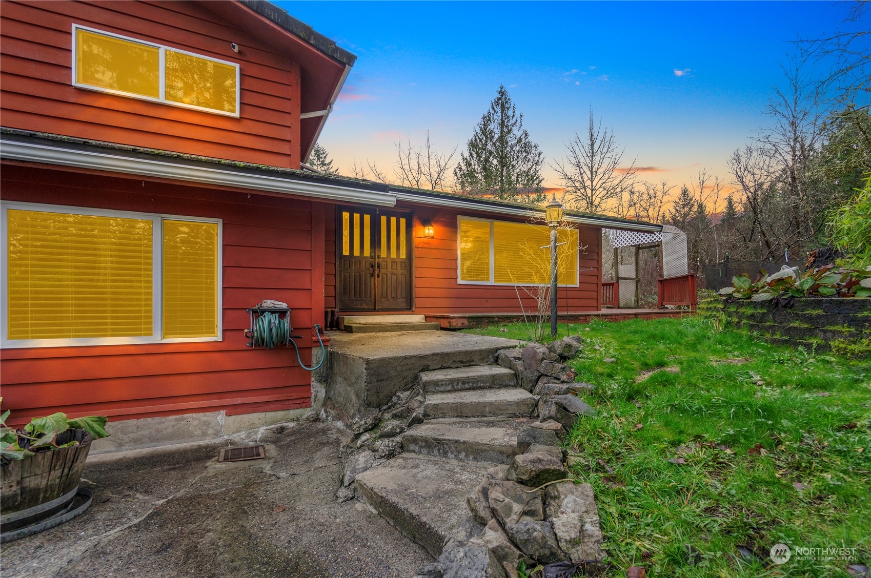 2712 Seminary Hill Road Centralia, WA 98531 - Photo 8 of 40 a front view of a house with a yard