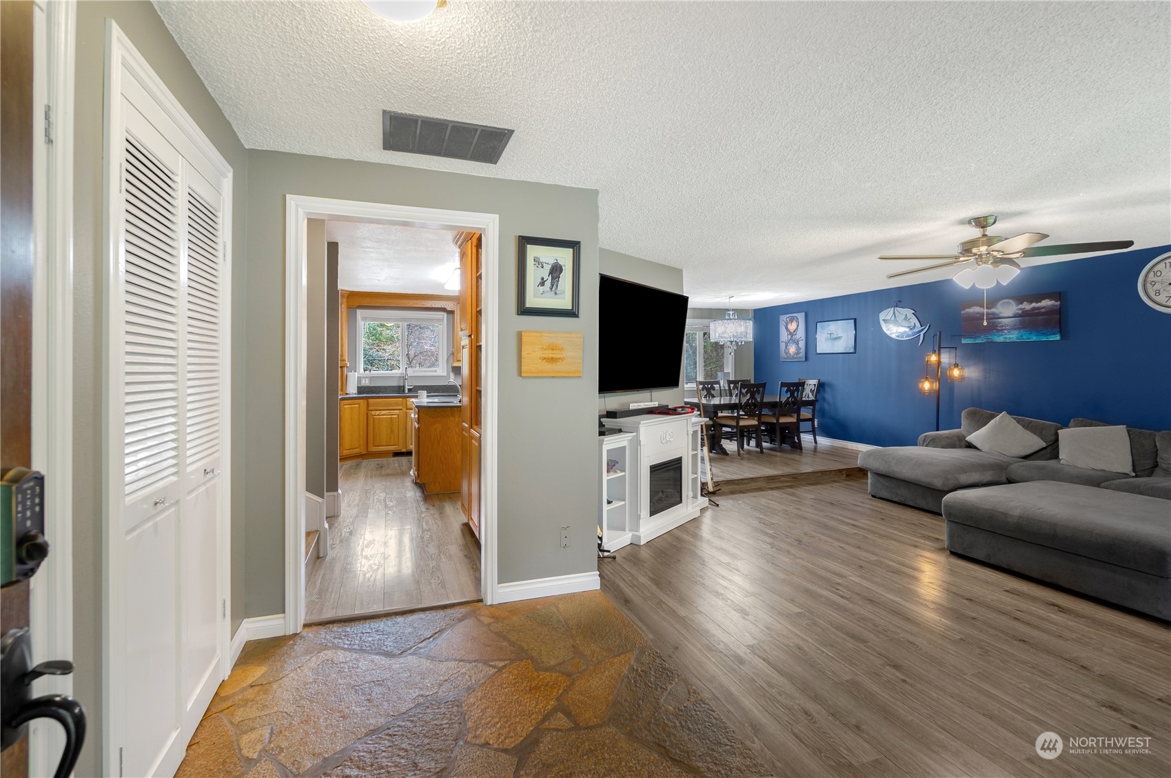 2712 Seminary Hill Road Centralia, WA 98531 - Photo 9 of 40 a living room with furniture and a flat screen tv