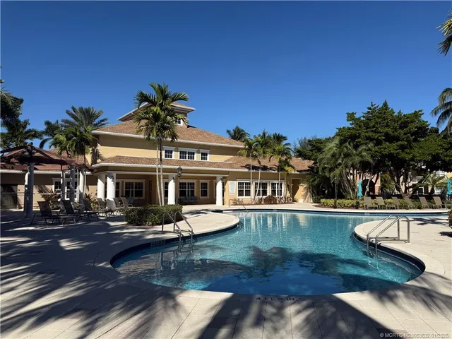 $2,200 | 6458 Emerald Dunes Drive, Unit 302, West Palm Beach, FL 33411