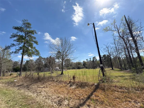 $130,000 | 1821 East Beverly Drive, Shepherd, TX 77371