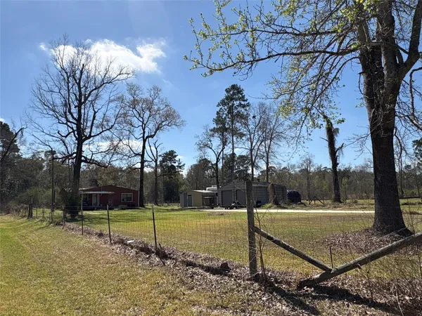 a view of a yard with a fountain