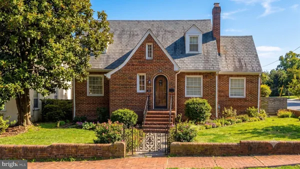 $3,295 | 916 Sylvania Avenue, Fredericksburg, VA 22401
