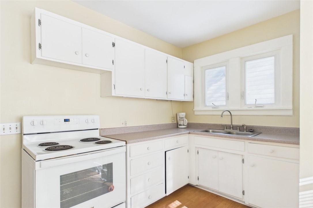 115-117 Genesee Park Boulevard Rochester, NY 14611 - Photo 13 of 50 3 bedroom unit Kitchen