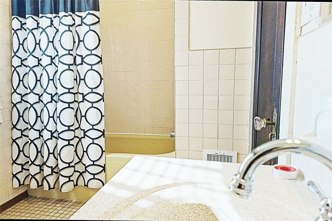 115-117 Genesee Park Boulevard Rochester, NY 14611 - Photo 17 of 50 3 bedroom unit bathroom