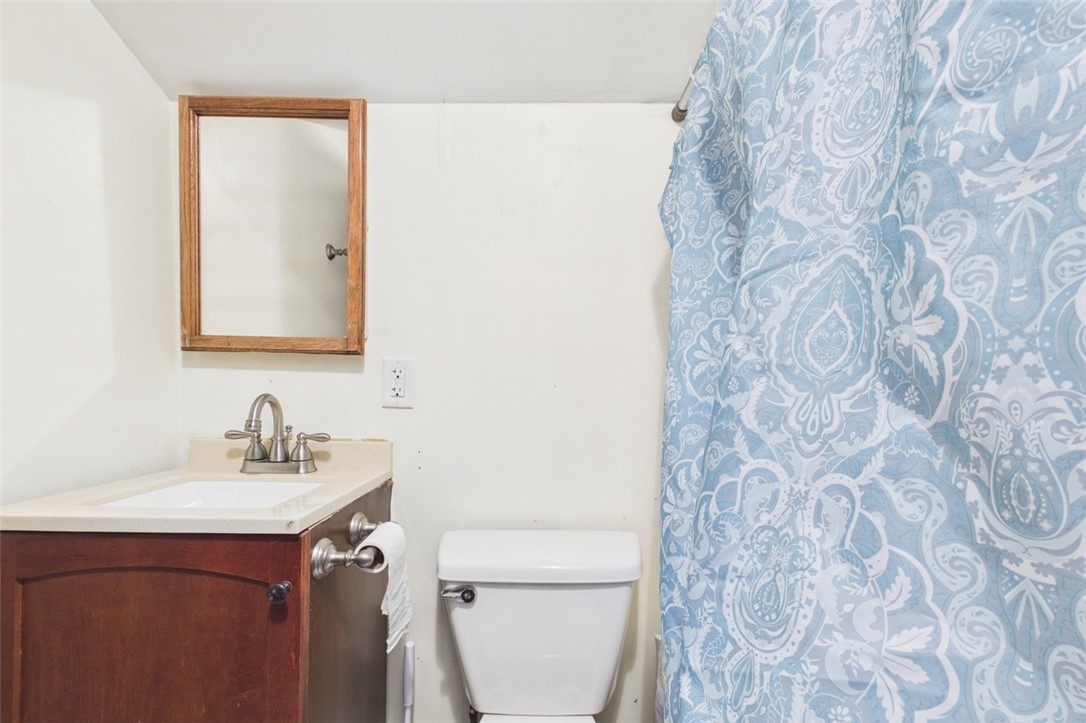 115-117 Genesee Park Boulevard Rochester, NY 14611 - Photo 25 of 50 3rd bedroom bath room