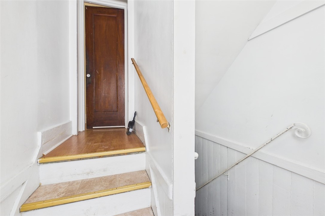 115-117 Genesee Park Boulevard Rochester, NY 14611 - Photo 27 of 50 3 bed unit side entrance