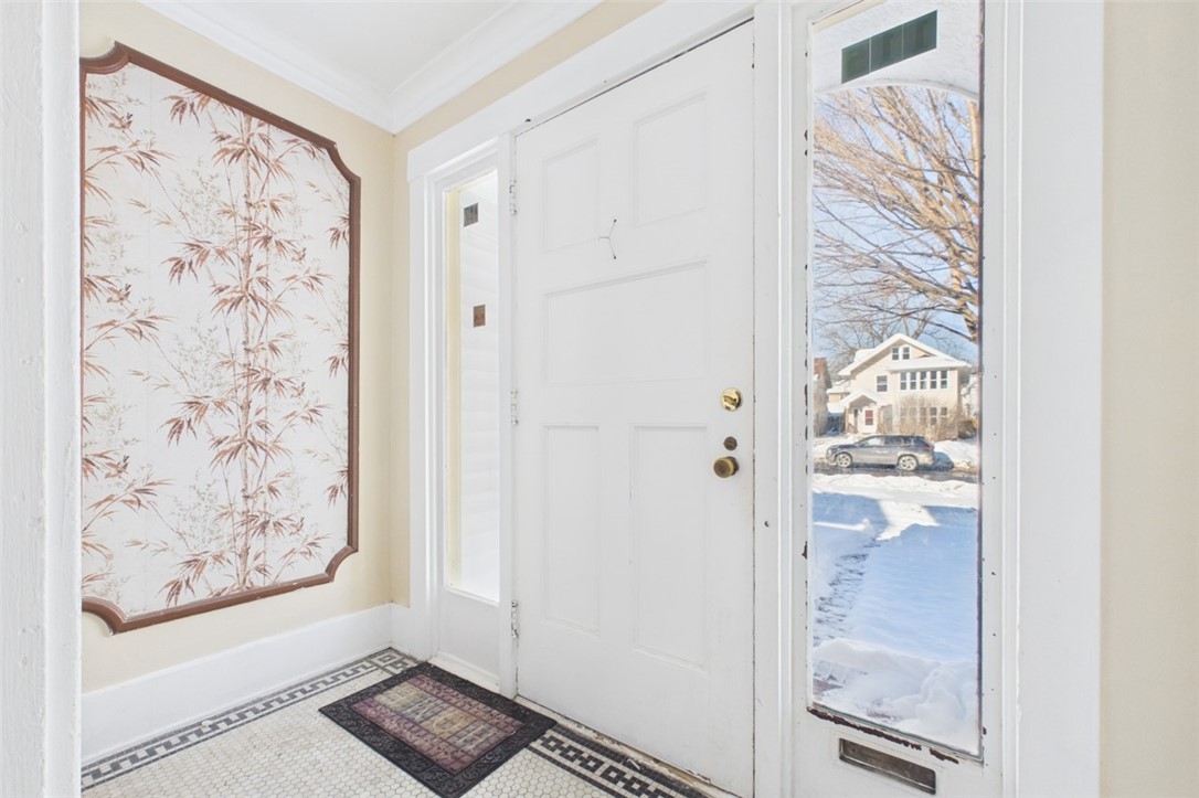 115-117 Genesee Park Boulevard Rochester, NY 14611 - Photo 4 of 50 Front foyer entrance