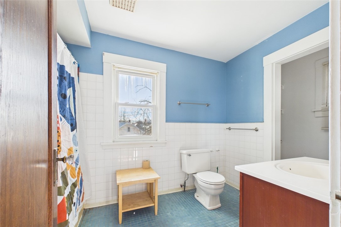 115-117 Genesee Park Boulevard Rochester, NY 14611 - Photo 44 of 50 2 bed unit bathroom