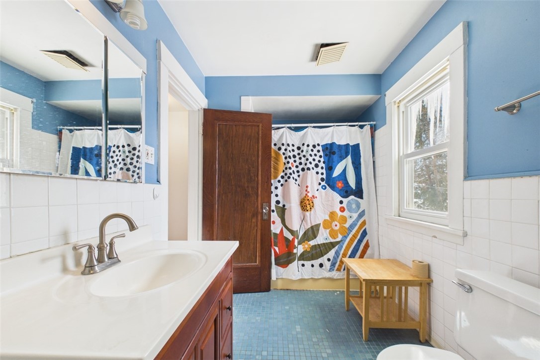 115-117 Genesee Park Boulevard Rochester, NY 14611 - Photo 45 of 50 2 bed unit bathroom