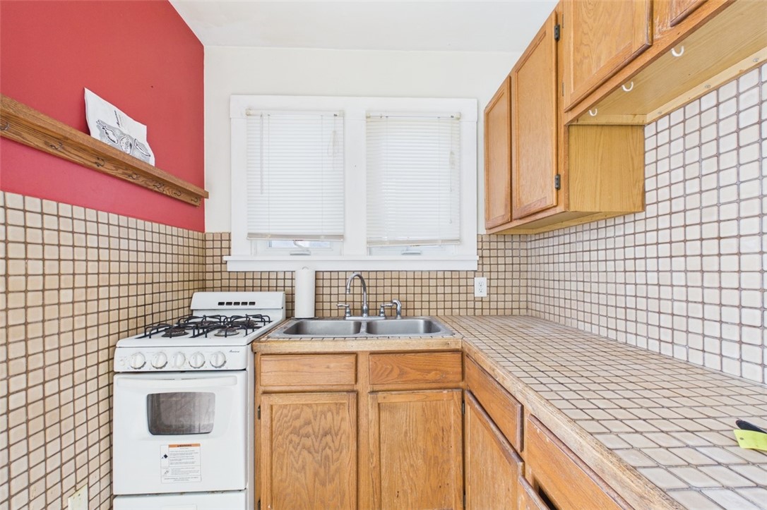 115-117 Genesee Park Boulevard Rochester, NY 14611 - Photo 46 of 50 2 bed unit kitchen