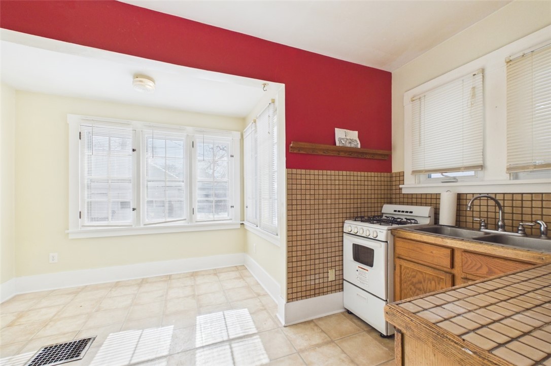 115-117 Genesee Park Boulevard Rochester, NY 14611 - Photo 47 of 50 2 bed unit kitchen