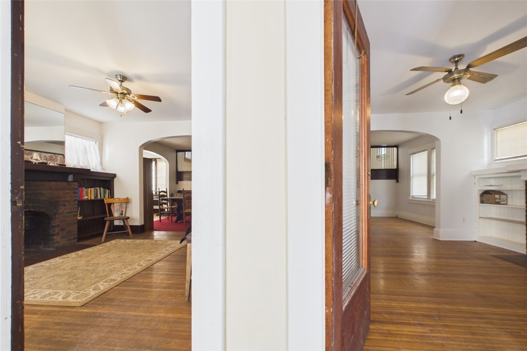 115-117 Genesee Park Boulevard Rochester, NY 14611 - Photo 6 of 50 Entrance to both apartments in foyer