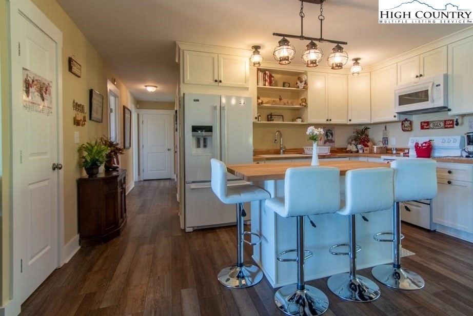 906 Collins Road Sparta, NC 28675 - Photo 3 of 43 Gallery Image 3