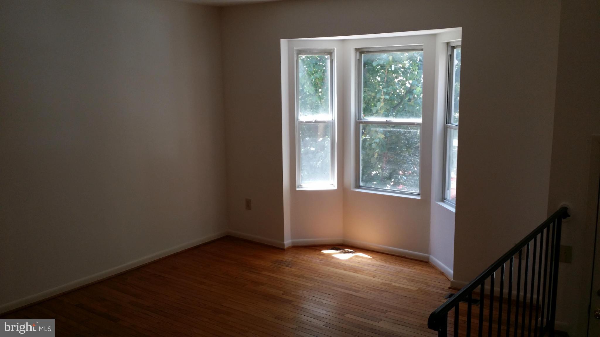 2914 Schoolhouse Circle Silver Spring, MD 20902 - Photo 3 of 13 Living Room
