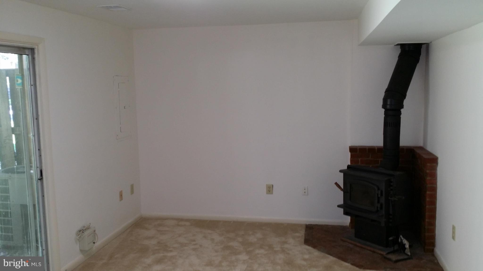 2914 Schoolhouse Circle Silver Spring, MD 20902 - Photo 8 of 13 Family Room