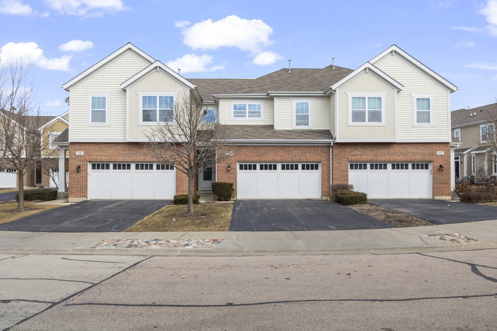 28 East Moseley Road Palatine, IL 60074 - Photo 1 of 25 a front view of a house with a yard and garage