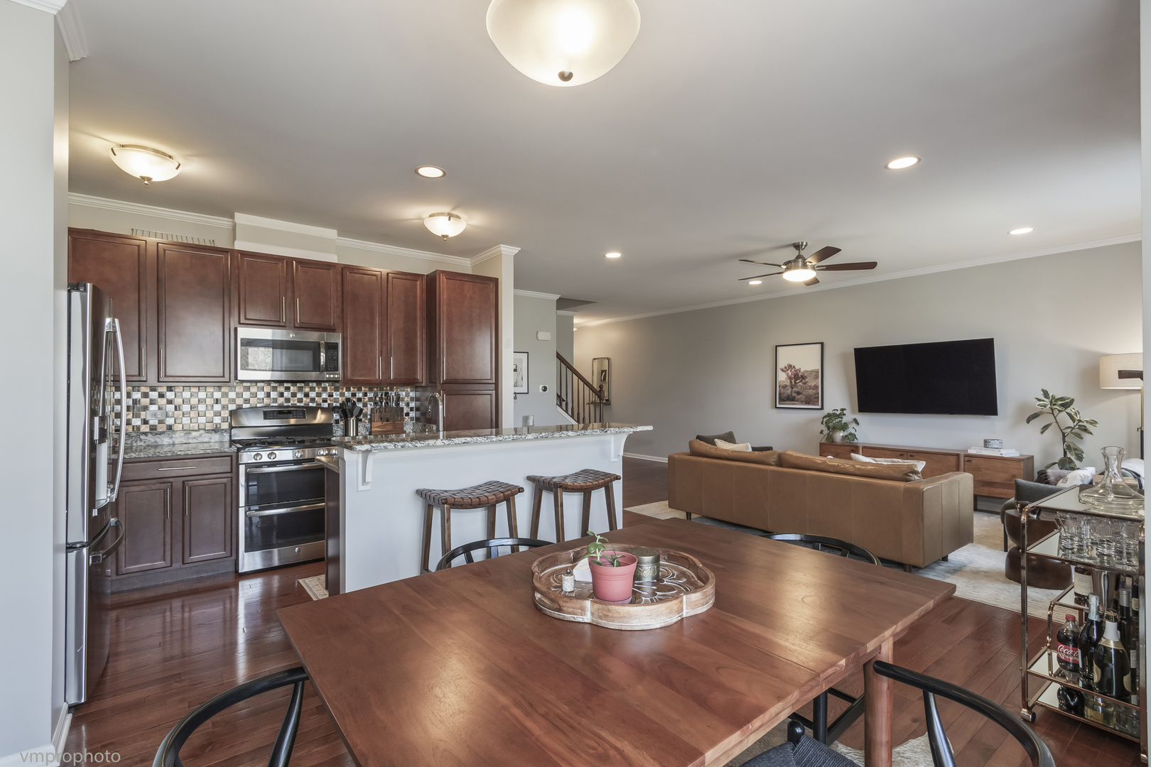28 East Moseley Road Palatine, IL 60074 - Photo 8 of 25 a living room with stainless steel appliances furniture and a flat screen tv