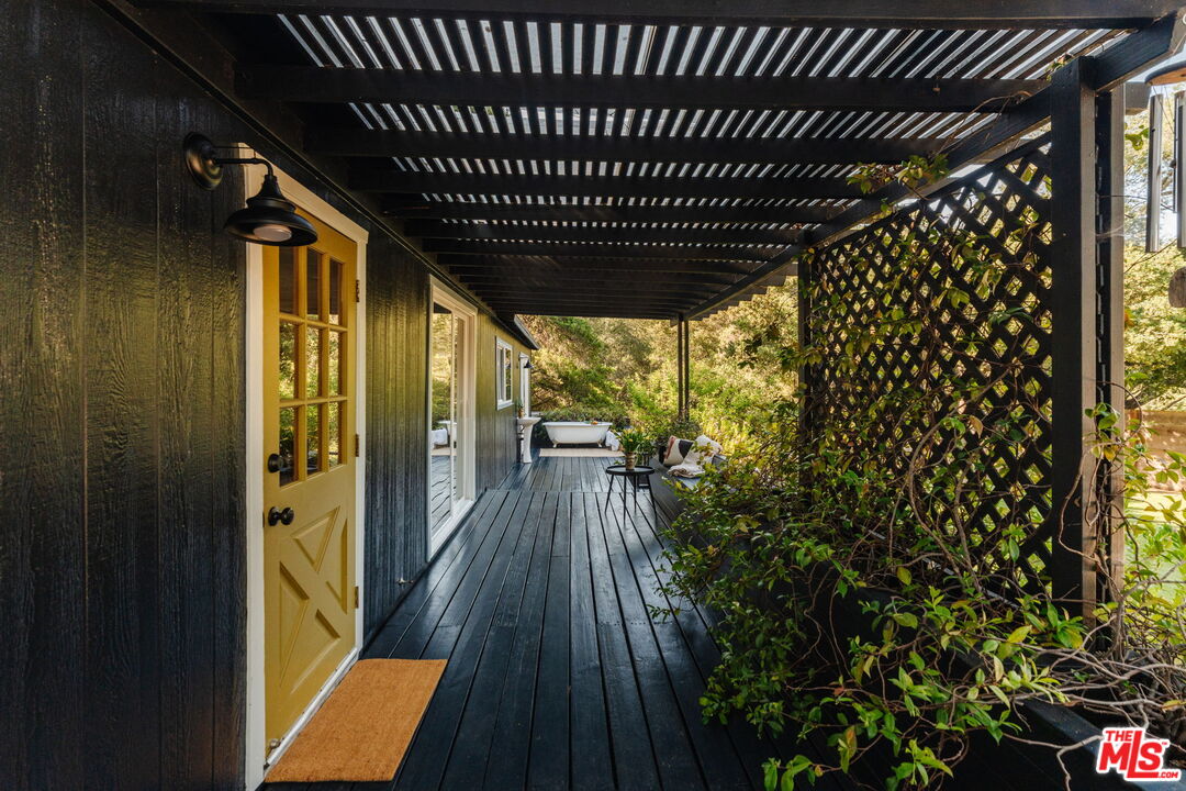 20906 Fontaine Road Topanga, CA 90290 - Photo 25 of 73