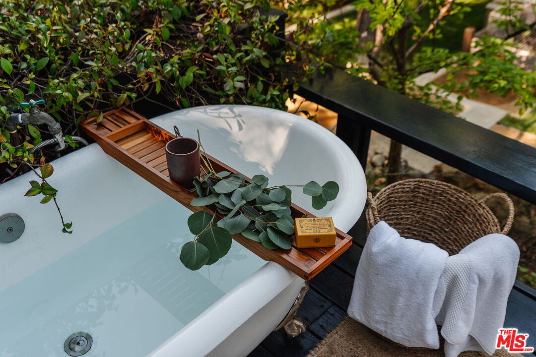 20906 Fontaine Road Topanga, CA 90290 - Photo 35 of 73