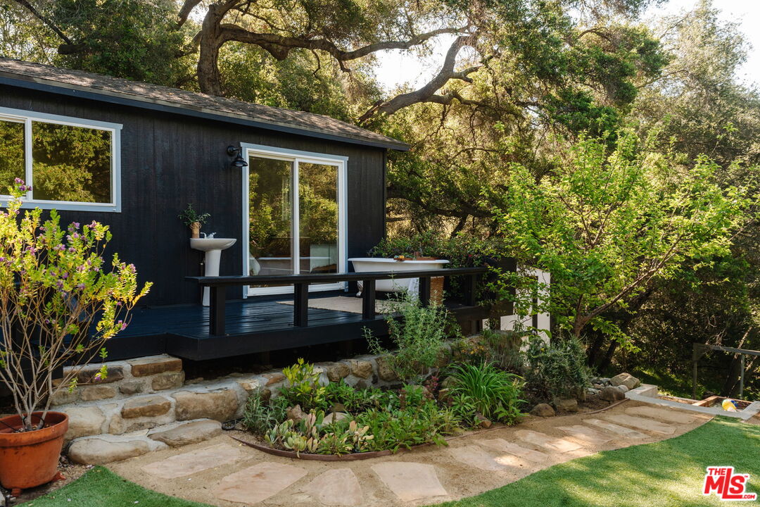 20906 Fontaine Road Topanga, CA 90290 - Photo 37 of 73