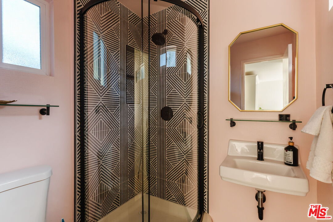 20906 Fontaine Road Topanga, CA 90290 - Photo 56 of 73 a bathroom with a bathtub and a sink