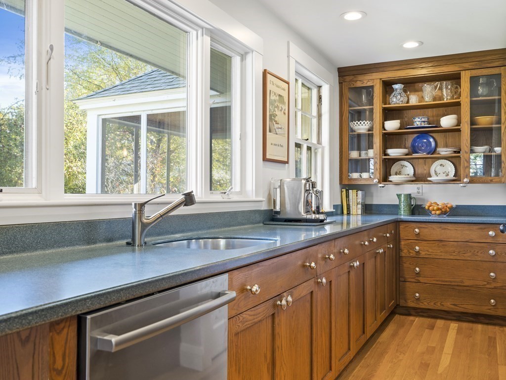 38 Dover Road Wellesley, MA 02482 - Photo 11 of 22