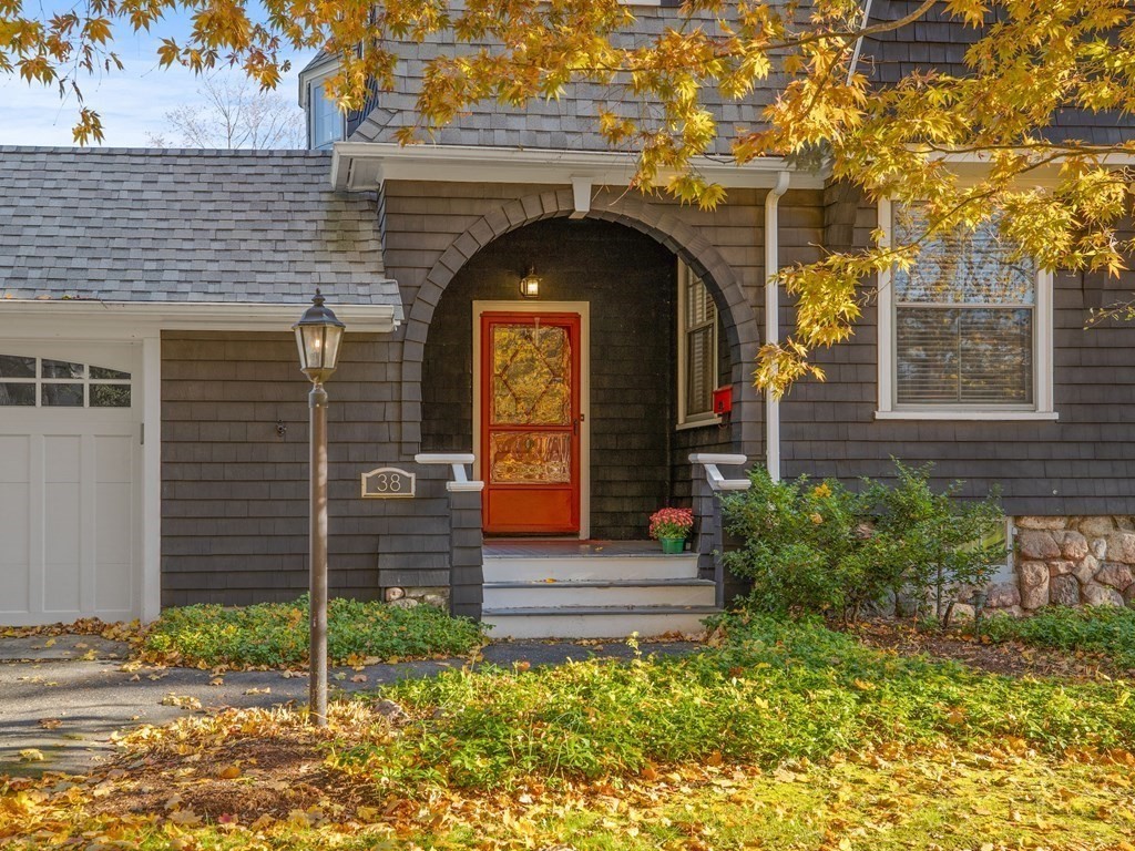 38 Dover Road Wellesley, MA 02482 - Photo 2 of 22