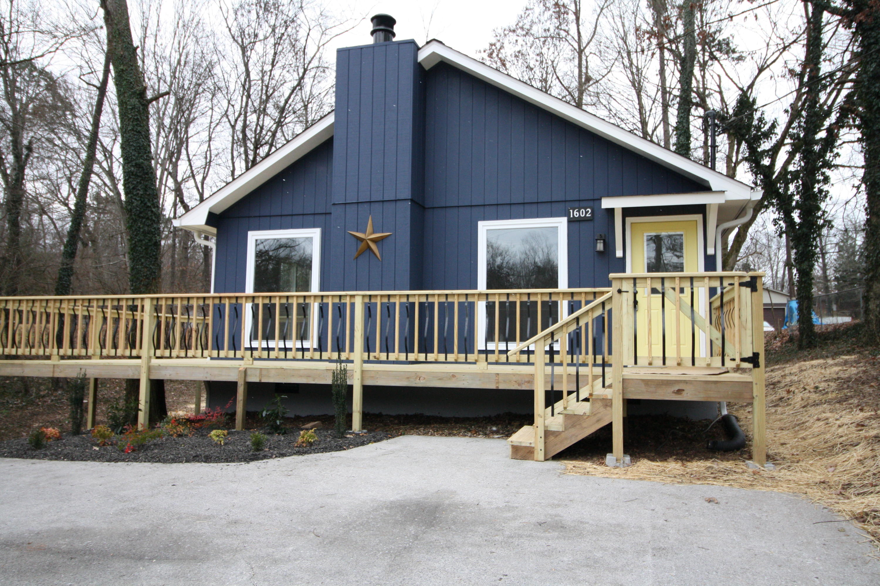 1602 Wilson Road Knoxville, TN 37912 - Photo 1 of 26 IMG_6834