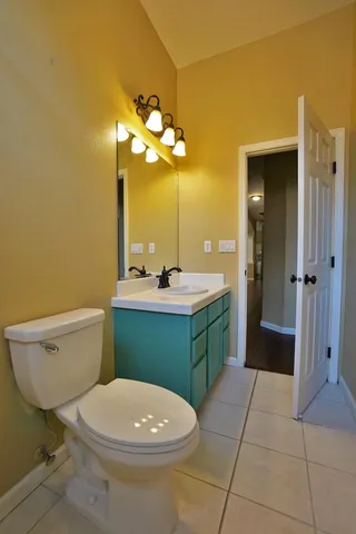a view of livingroom with window and ceiling fan