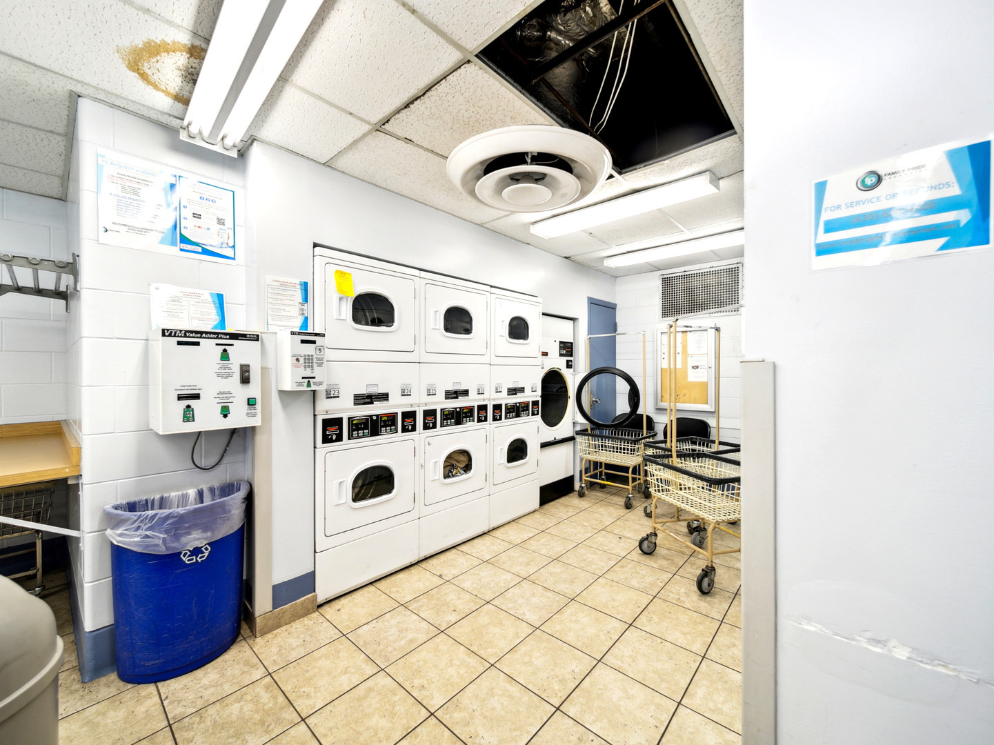 5455 North Sheridan Road, Unit 1404 Chicago, IL 60640 - Photo 17 of 24 a bathroom with a sink a mirror and shower