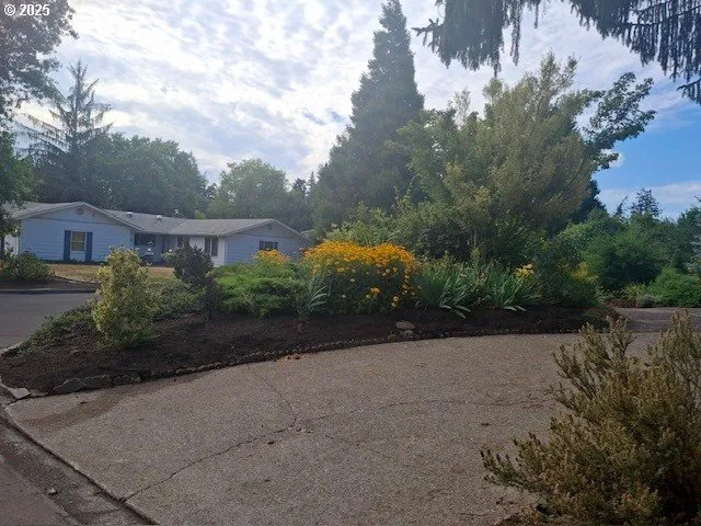 $475,000 | 204 Carthage Avenue, Eugene, OR 97404