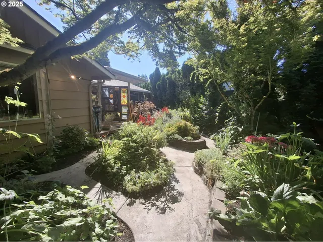 $475,000 | 204 Carthage Avenue, Eugene, OR 97404