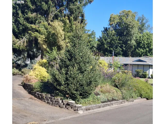 $475,000 | 204 Carthage Avenue, Eugene, OR 97404