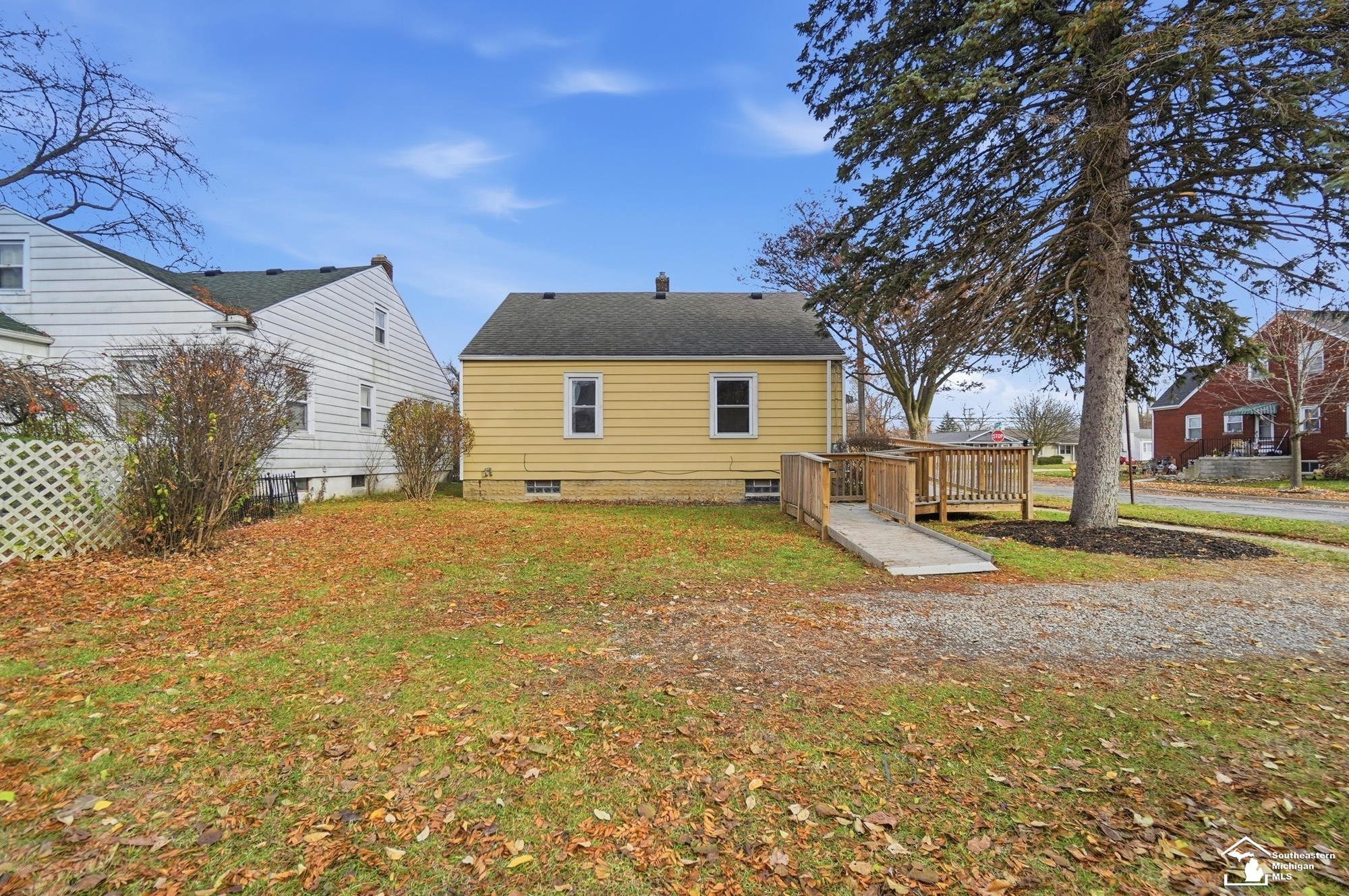 1703 South Custer Road Monroe, MI 48161 - Photo 30 of 35 50195238-6b8e74a4-765a-43aa-a3c0-c3d9002c12a7.JPG
