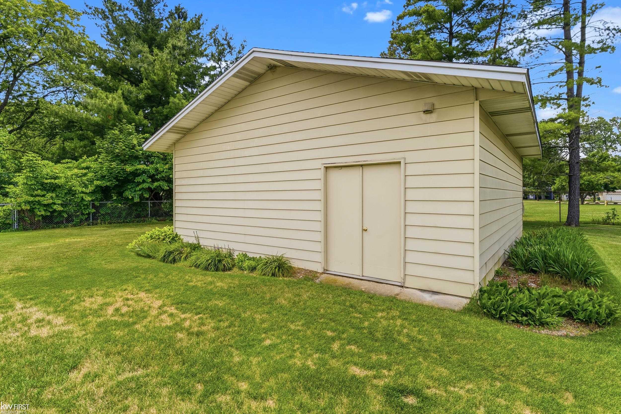 1018 Mildred Street Flushing, MI 48433 - Photo 4 of 50