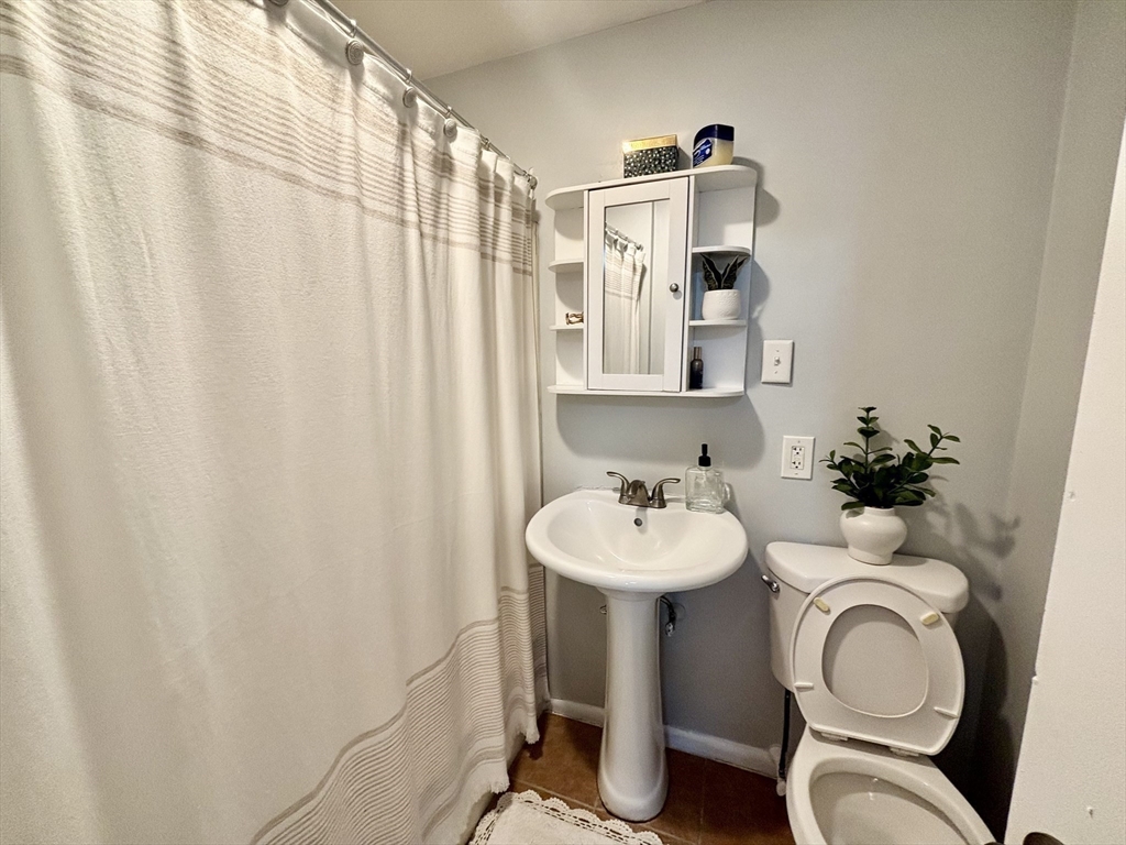 25 Union Street Leominster, MA 01453 - Photo 9 of 35